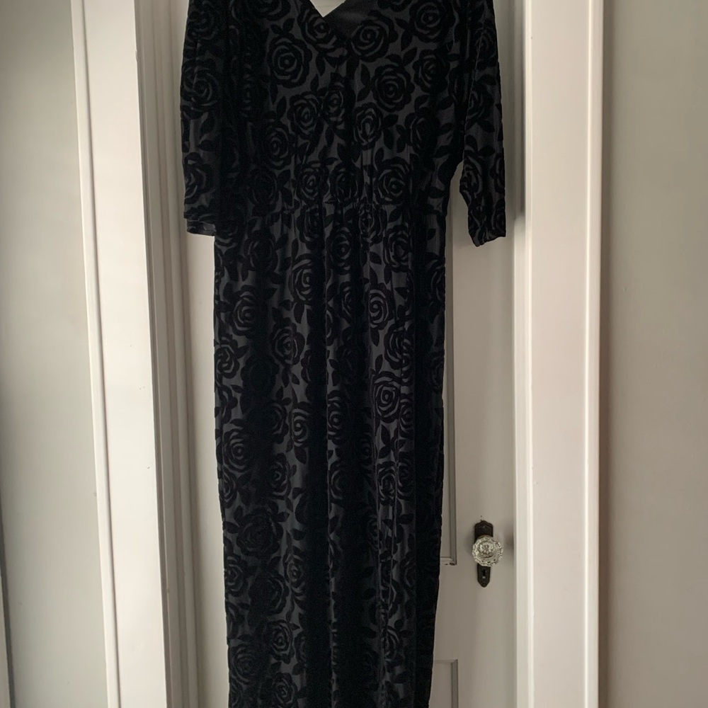 ASOS Curve Black Velvet Burnout Dress with 3/4 Cuffed Sleeves Size 16 EUC